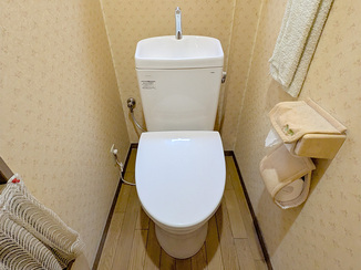 トイレリフォーム 水漏れを早期解決！床の跡もきれいに隠れたトイレ