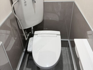 トイレリフォーム タイル張りから一新！明るく清潔感のあるレストルーム